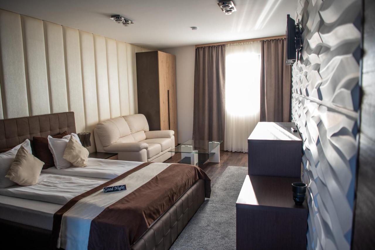 Acktion Deluxe Hotel Shumen Exterior foto